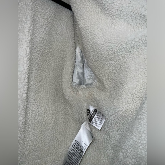 OBO Levi’s HERITAGE SHERPA TRUCKER JACKET, size medium - Picture 6 of 6